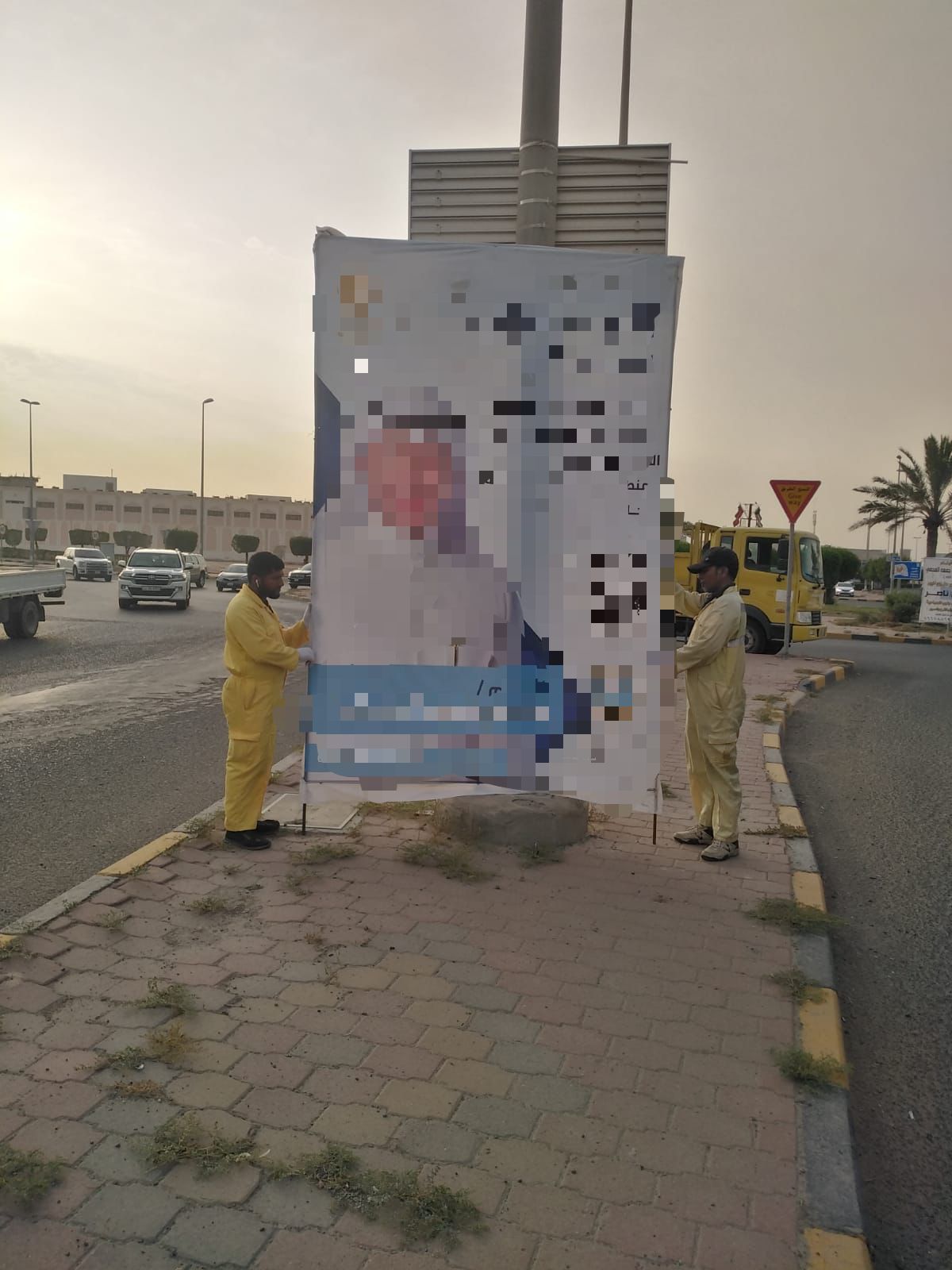 -	ازالة 601 اعلان و19 صندوق لجمع الملابس  